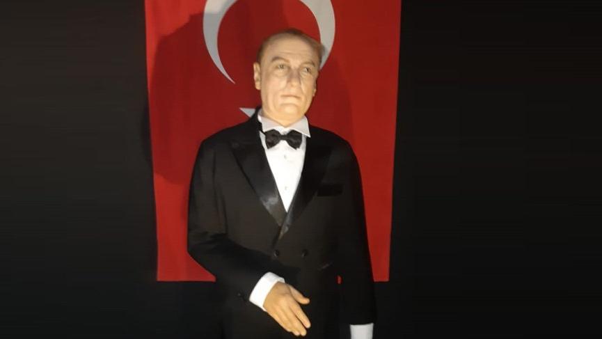 AVM'de Atatürk’e benzemeyen heykel!