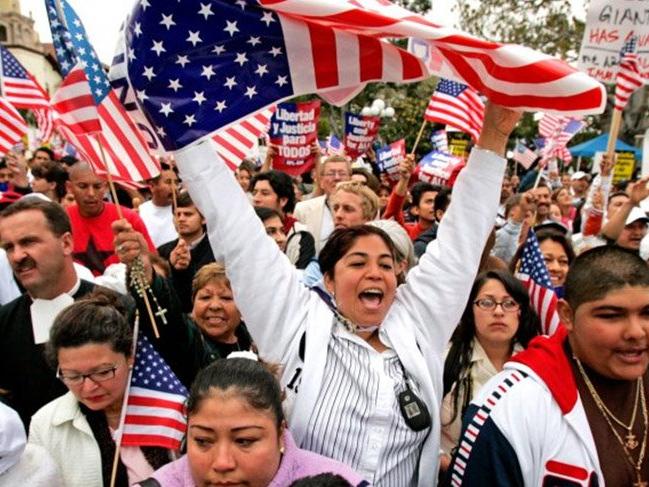 Göçmenlerden ABD sınırında protesto