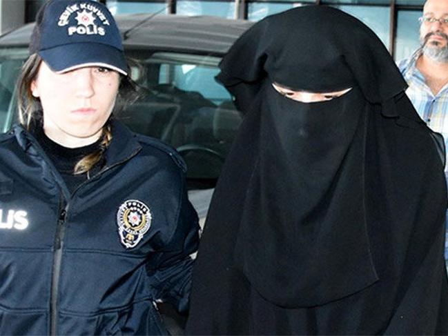 Atatürk'e hakaretten tutuklanan üniversiteli kız adli kontrolle serbest