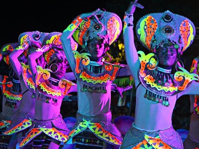 Filipinler'de renkli festival