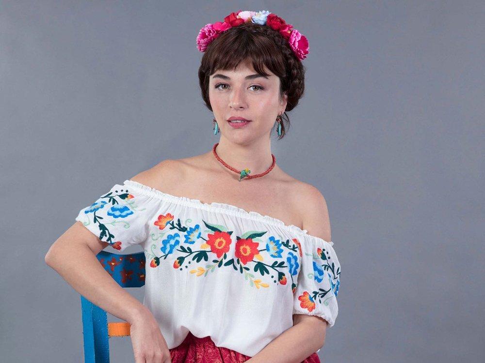 Gonca Vuslateri Frida Kahlo'ya benzedi