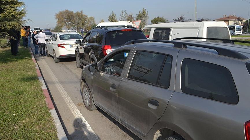 İnegöl'de zincirleme trafik kazasında 8 araç birbirine girdi