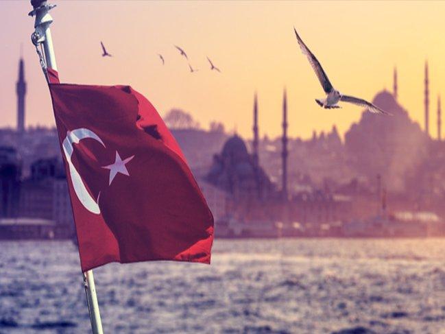 İstanbul gezilecek yerler: Tarihi surları, camileri, müzeleriyle Avrupa ve Asya’nın buluşma noktası...