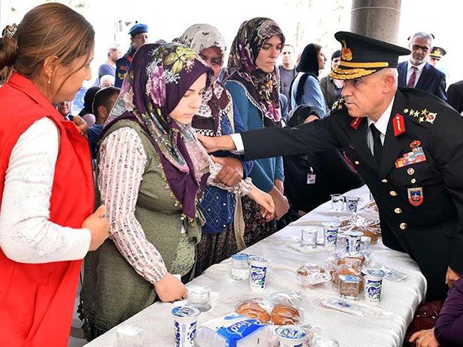 Orgeneral Arif Çetin, donarak şehit olan askerlerin ailelerini ziyaret etti