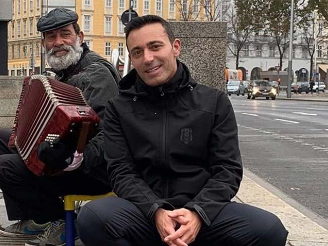 Mustafa Sandal'dan hayranlarına Viyana'dan çağrı