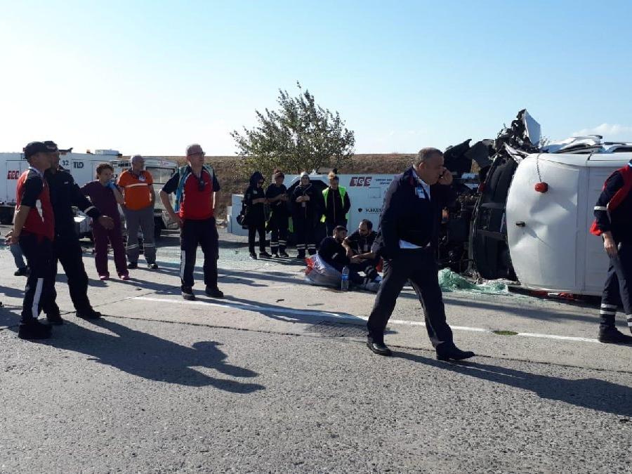 Atatürk Havalimanı'nda personel servisi kaza yaptı: 9 yaralı