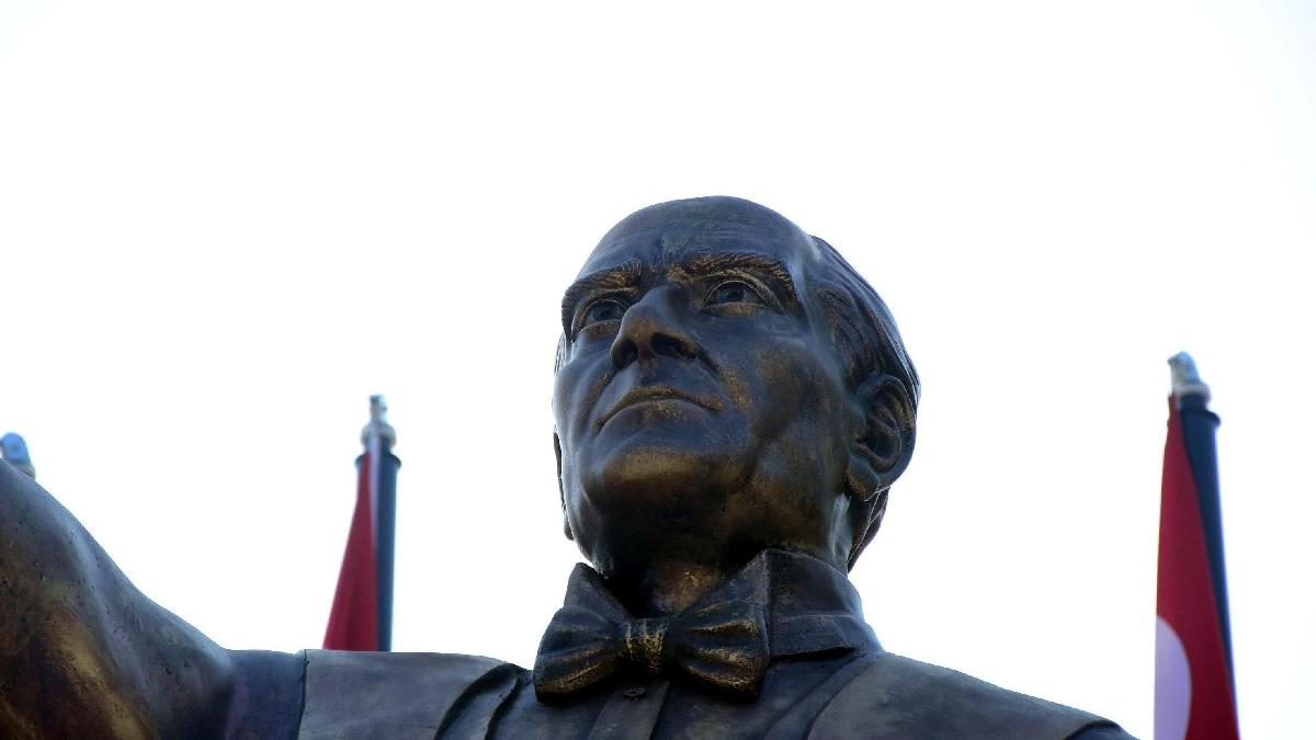 Atatürk'e benzemeyen heykelde düzeltme çalışmaları başladı