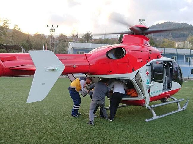 Kazada yaralanan çocuk ambulans helikopterle hastaneye nakledildi