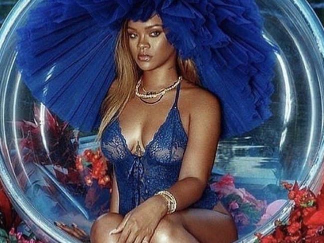 Rihanna, yeni yılbaşı koleksiyonunu çıkardı