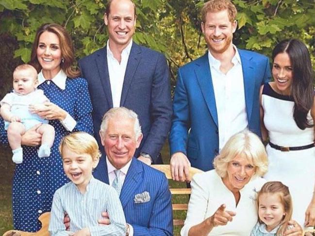 Kraliyet Ailesi Prens Charles'ın 70'inci doğum günü için aile pozu verdi