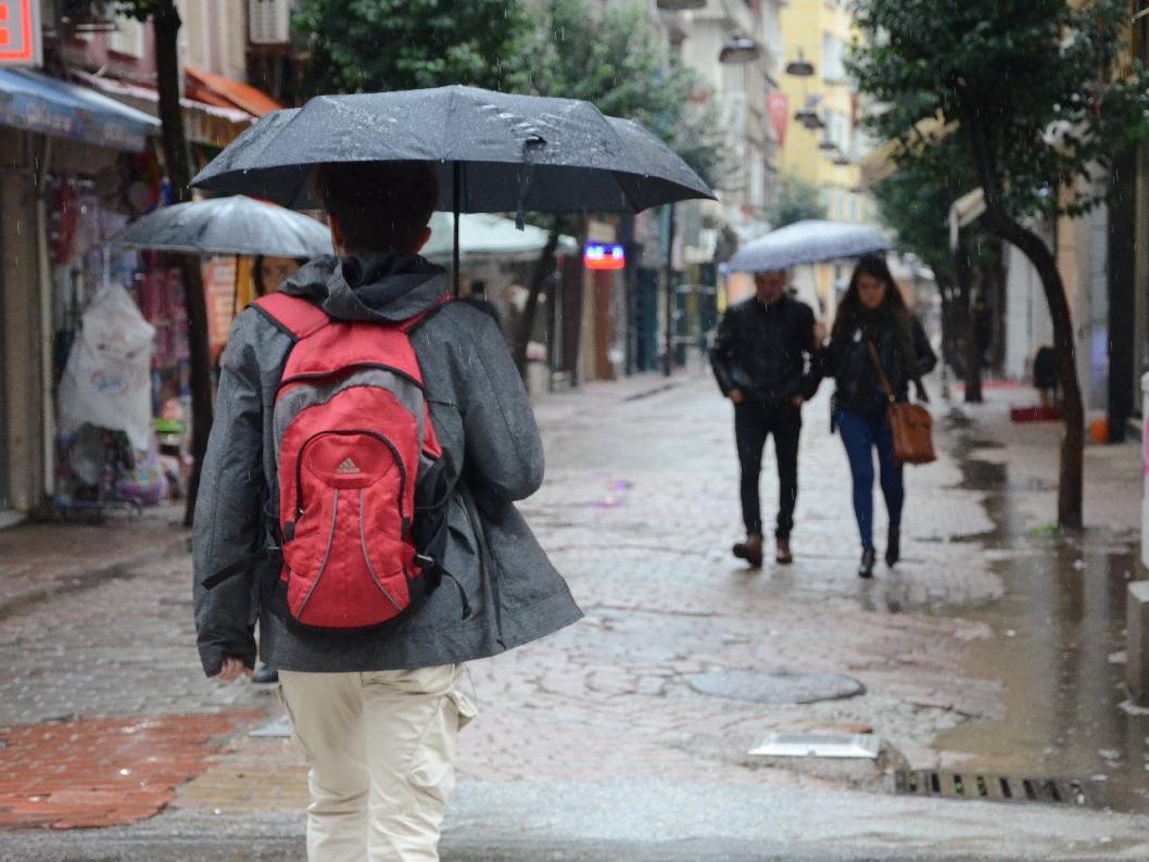 Meteoroloji'den hava durumu açıklaması | İstanbullular dikkat yağmur geri geldi!