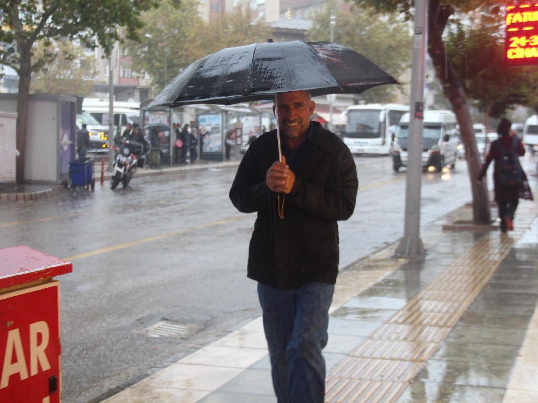 Meteoroloji'den hava durumu açıklaması | İstanbul'a sağanak yağış uyarısı!