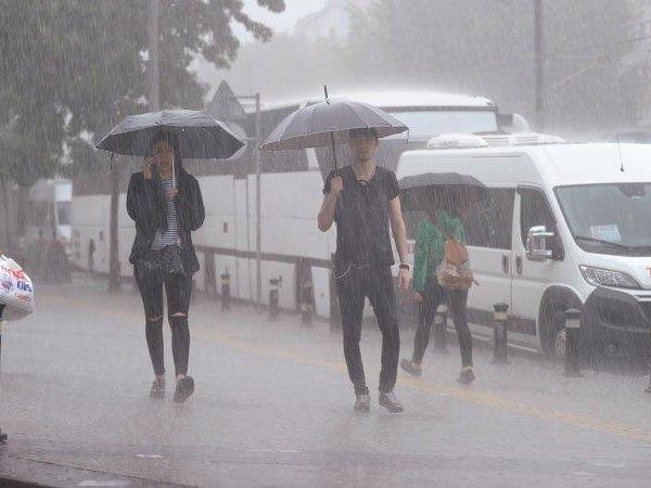 Meteoroloji'den sis uyarısı! İstanbul'da sağanak yağış tüm hafta sürecek
