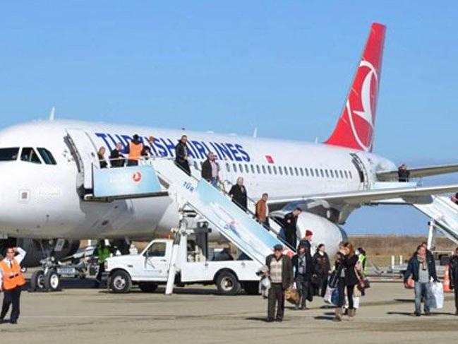 İzmir'de pistteki uçakta büyük panik!