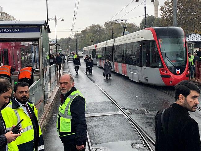 İstanbul'da tramvay raydan çıktı! Seferlerde aksama