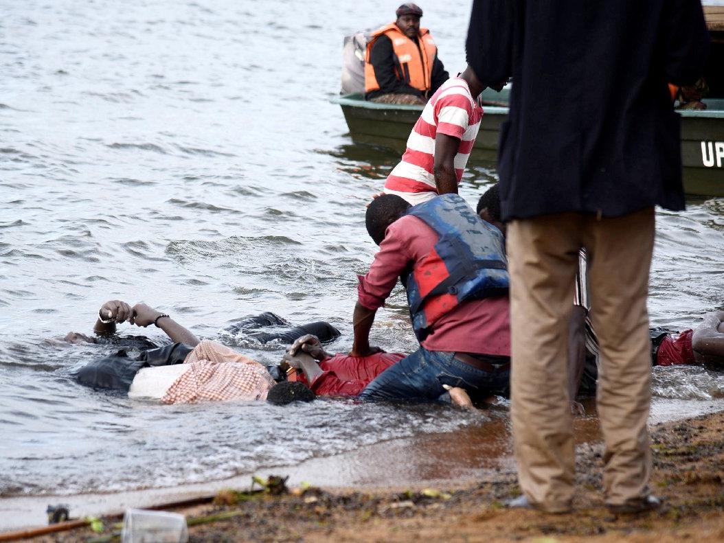Görüntüler korkunç: Gölde tekne battı, en az 10 ölü var