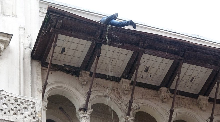 İntihar girişimi korku dolu anların yaşanmasına neden oldu. DHA