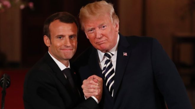 Macron ve Trump nisan ayında samimi pozlar vermişti.