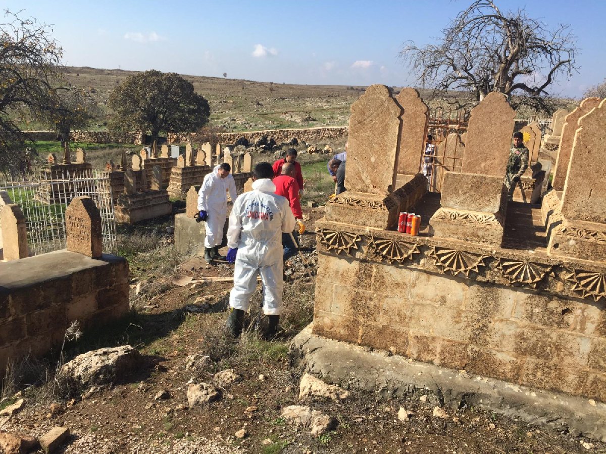 Ekipler Mardin'de bulunan mezarı açarak incelemelerde bulundu. DHA