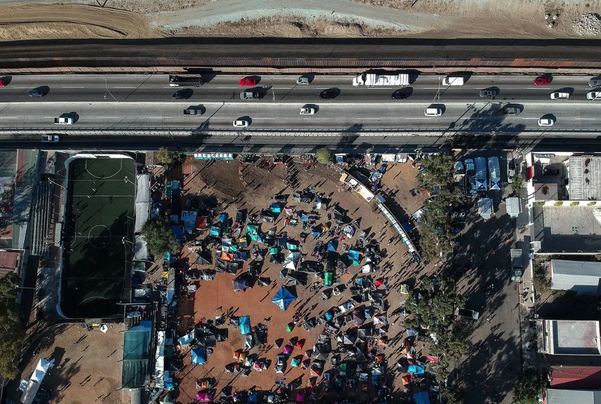 Göçmen konvoyunun Meksika'da bekletilmesine karar verildi. (Fotoğraf: EPA)