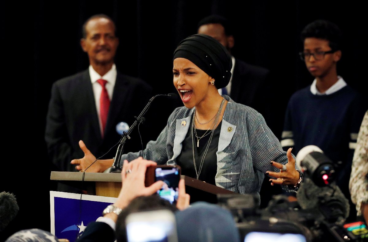 Minnesota eyaletinden yarışa giren Somali asıllı Ilhan Omar ise Temsilciler Meclisinin 