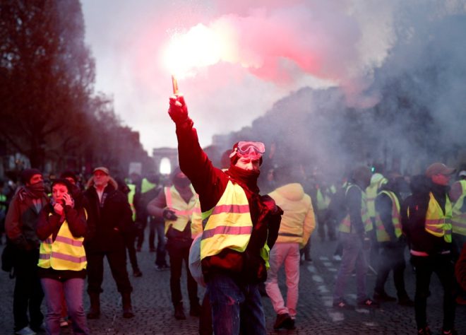 paris-petrol-protesto-reuters