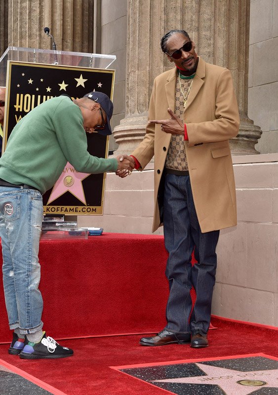 Pharrell Williams törende Snoop Dogg'u yalnız bırakmadı...