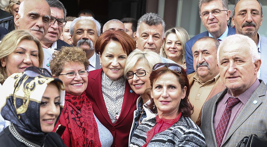 İYİ Parti Genel Başkanı Meral Akşener, partisinin Çankaya İlçe Başkanlığı Çayyolu temsilciliğinin 