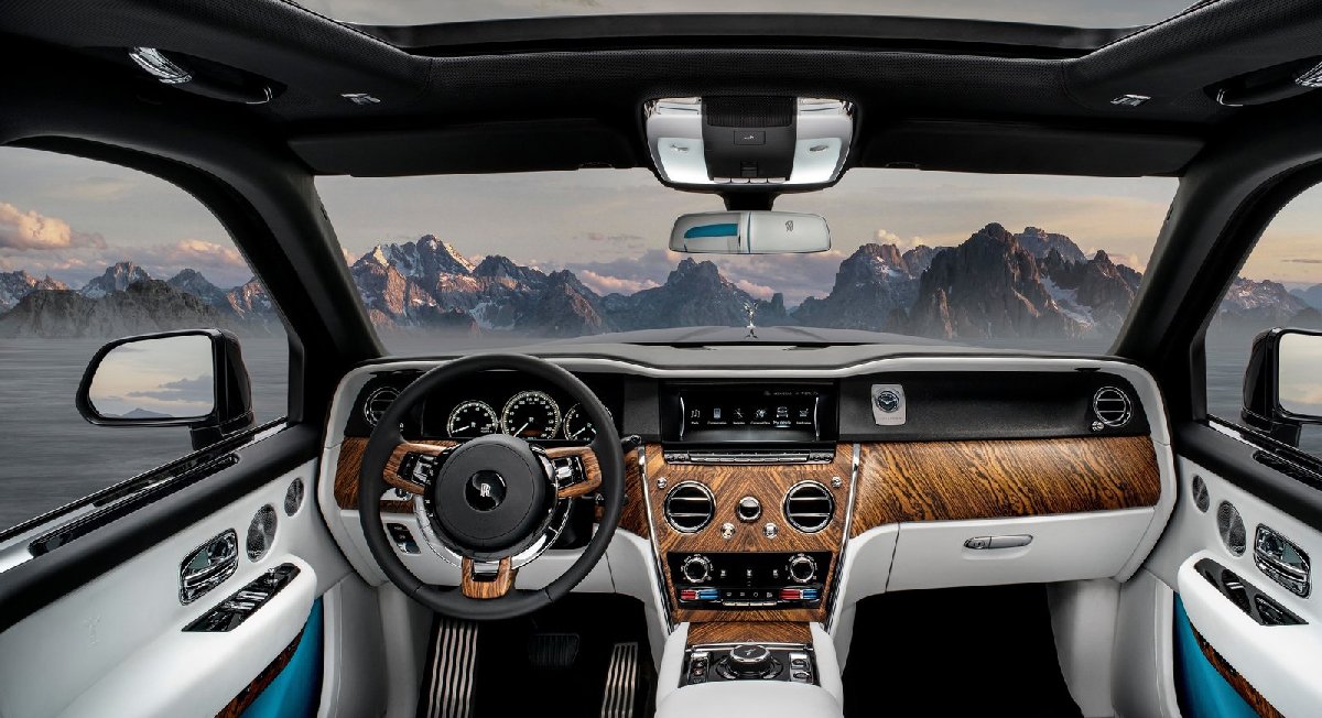 rolls-royce-cullinan-2019-1600-48-kopya