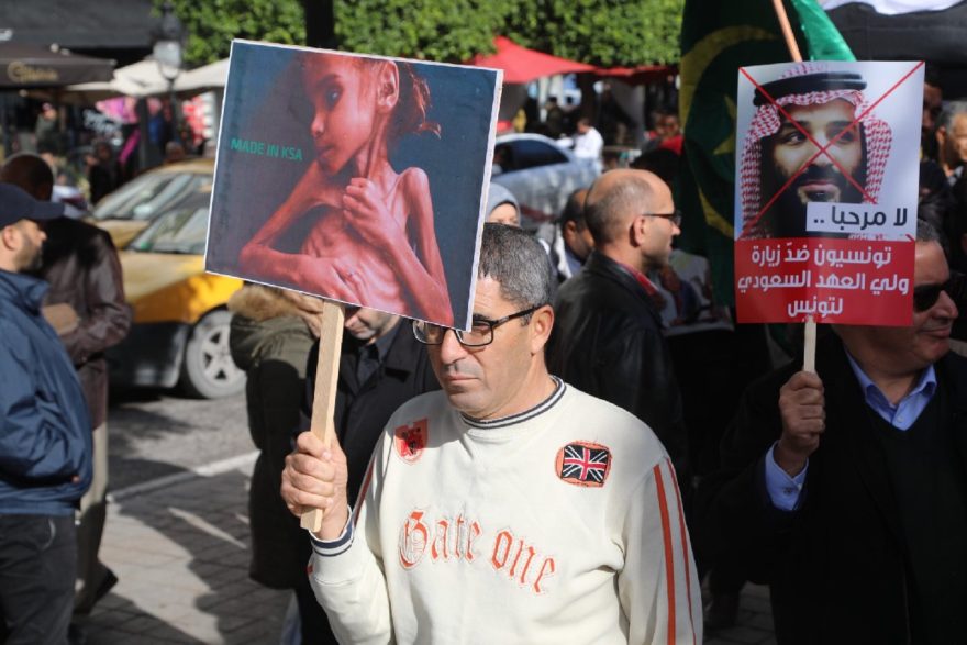 Tunuslular sokaklara inerek Selman'ın gelişini protesto etti. AA