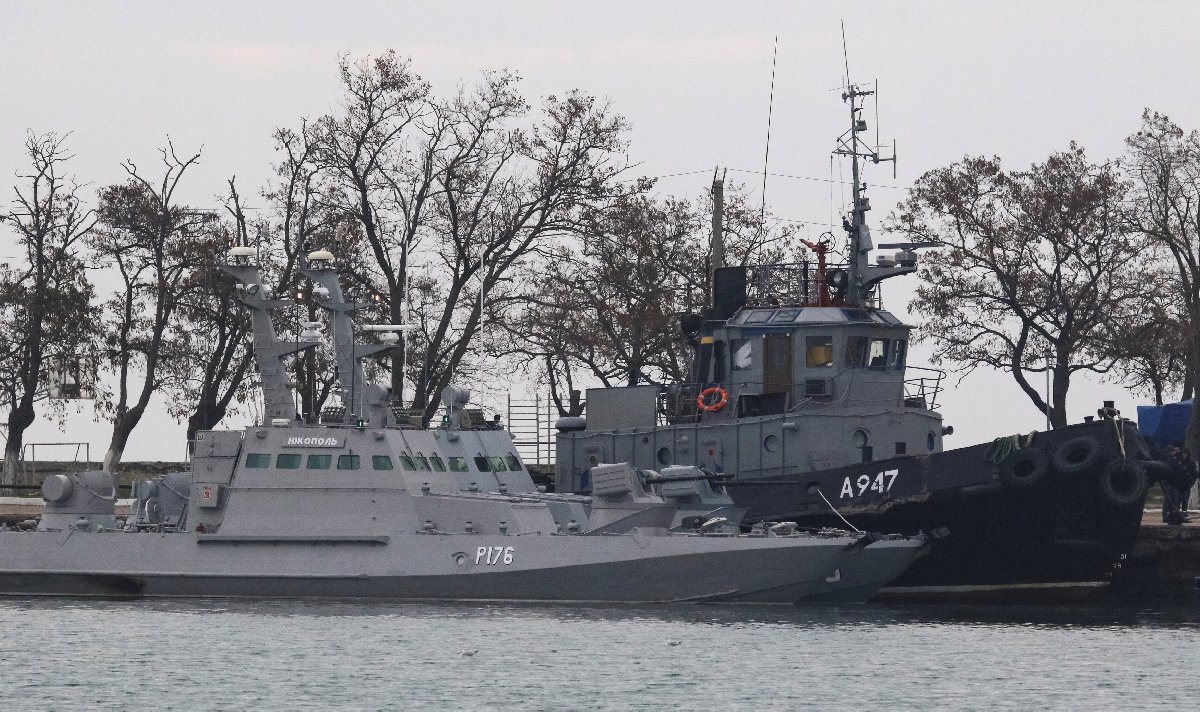 Reuters haber ajansı el konulan Ukrayna gemilerinin fotoğrafını servis etti. Görgü tanıkları, gemilerin hasarsız olduğunu aktardı.