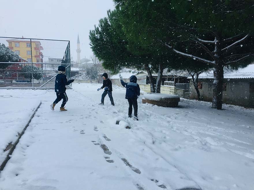 FOTO: AA- İstanbul'un Silivri ilçesinde kar yağışı etkili oldu.