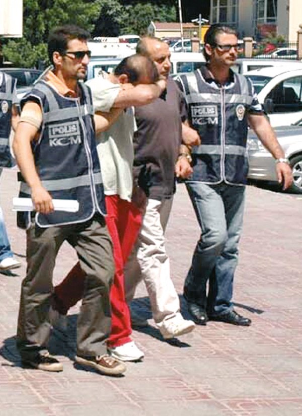 9 YIL ÖNCE TUTUKLANMIŞTI İslam Yakut, 2009 yılında İstanbul’da lüks bir otelde polis tarafından gözaltına alınmış ve tutuklanmıştı. 