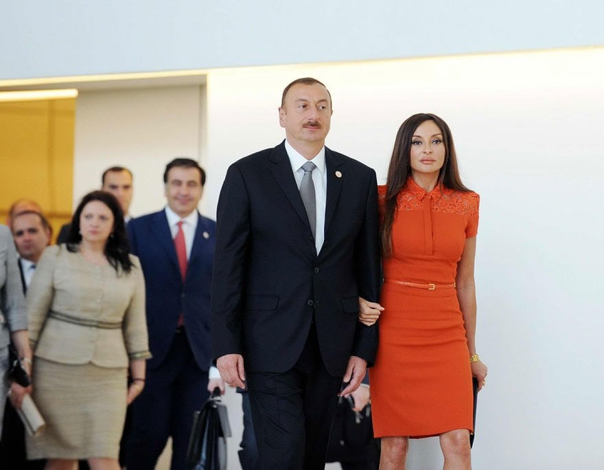 Leyla ve Arzu Aliyeva’nın Azerbaycan, Rusya ve İngiltere’de çok sayıda gayrimenkulü olduğu öne sürülüyor.