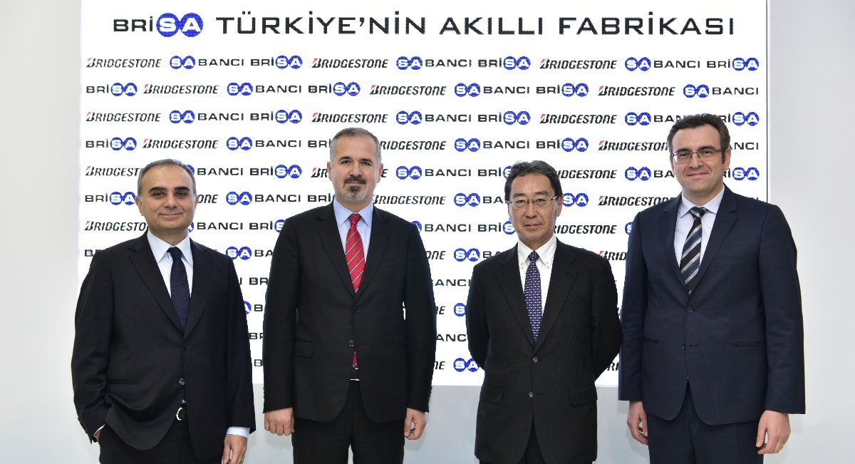 Soldan sağa : Brisa CEO’su Cevdet Alemdar, Sabancı Holding Sanayi Grup Başkanı ve Brisa YKB Cenk Alper , Bridgestone Corporation Başkan Yardımcısı ve Brisa YKB Vekili Makoto Hashimoto, Brisa Aksaray Fabrika Direktörü Cenk Koçdor