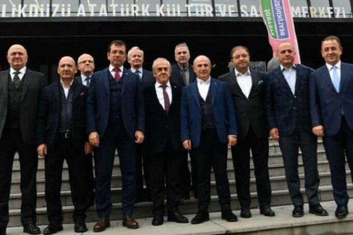 Beylikdüzü Belediye Başkanı Ekrem İmamoğlu, geçen hafta İstanbul'daki CHP'li 13 belediye başkanıyla bir araya gelmişti