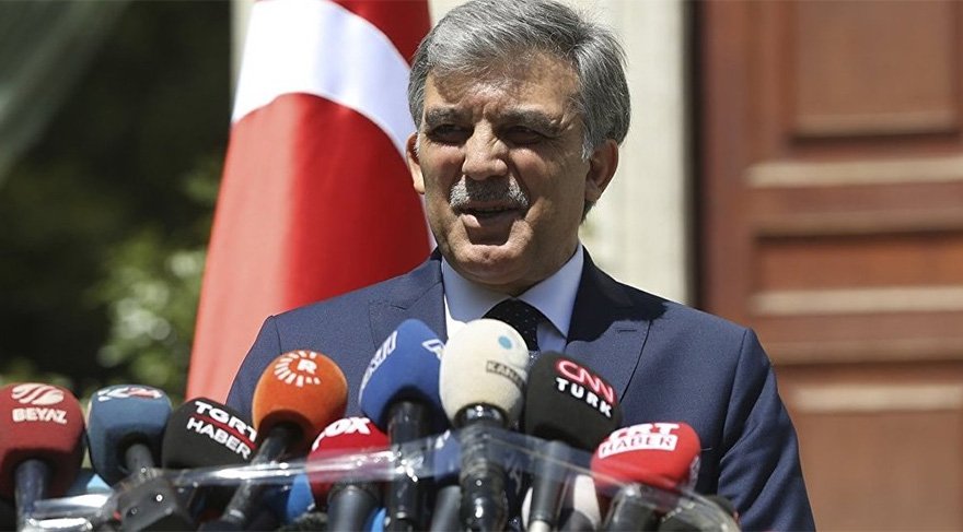 Abdullah Gül aday olmayacağını basın toplantısı ile duyurdu. 
