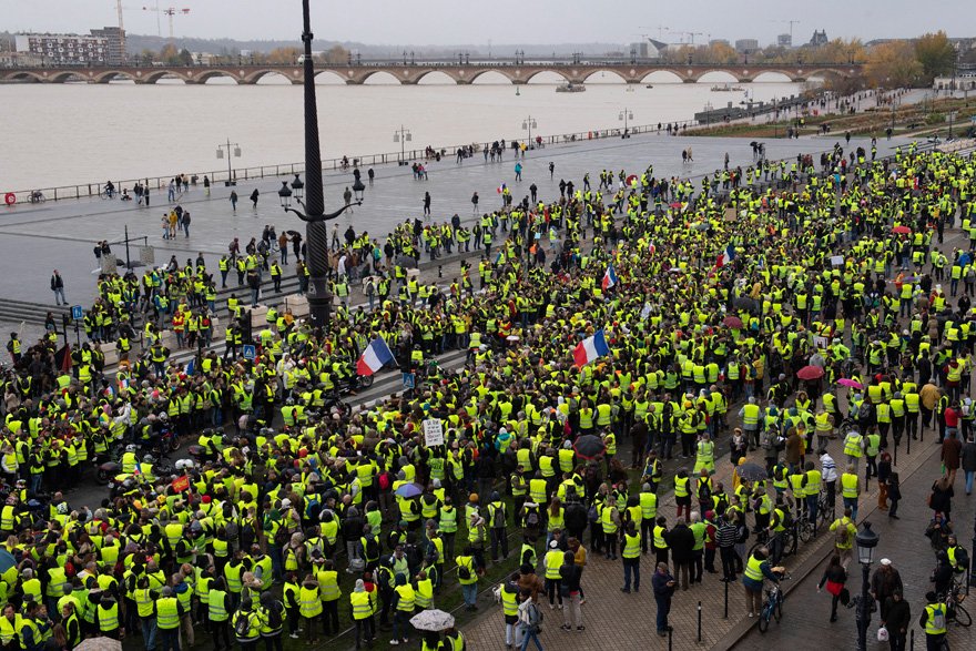 Fransa'nın tatil beldelerinden Bordeaux'da gösteriler sakin devam etti.