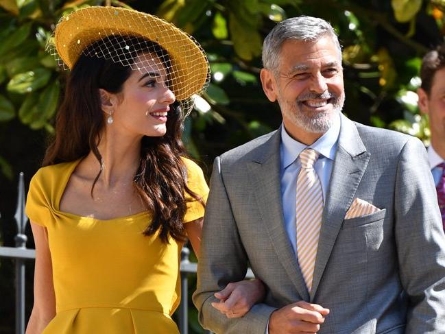 Amal Clooney'in sarı elbisesi satışa çıktı
