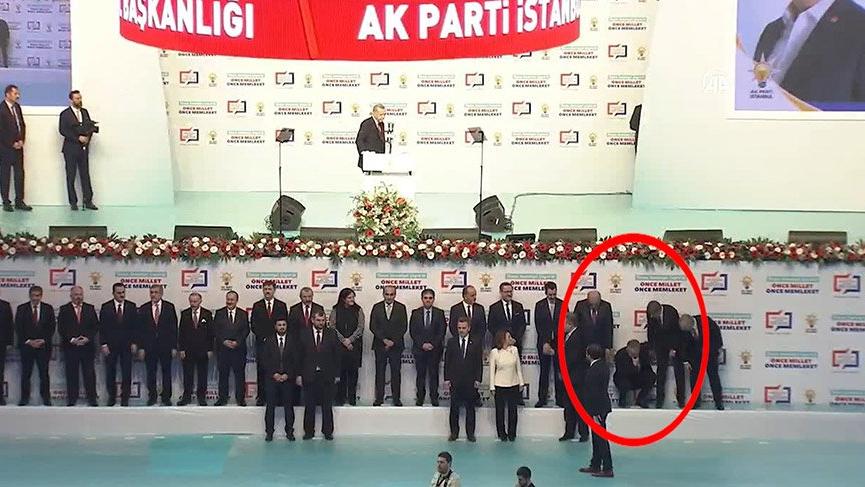 AKP başkan adayı sahnede bayıldı
