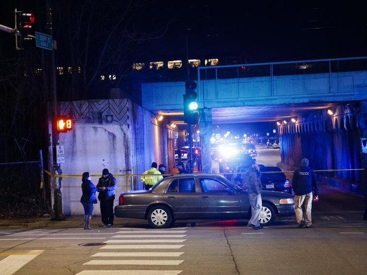 ABD'de akılalmaz kaza... Polislere tren çarptı