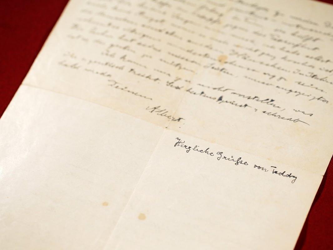 Einstein'ın "Tanrı mektubu" rekor fiyata satıldı