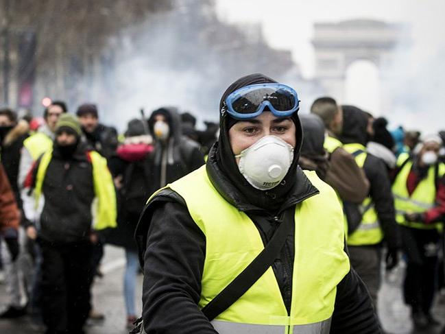 Fransa'da önceki günkü gösterilerde 242 gözaltı!