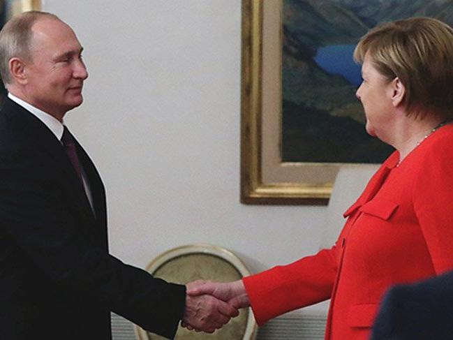 Merkel, Putin'i 4 zirve konusunda ikna etti!