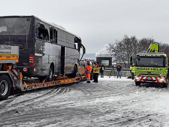 İsviçre'de turist otobüsü kaza yaptı: 1 ölü, 44 yaralı