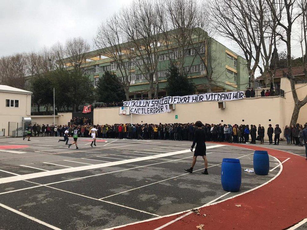 Kadıköy Anadolu Lisesi'nde 'sohbet' protestosu