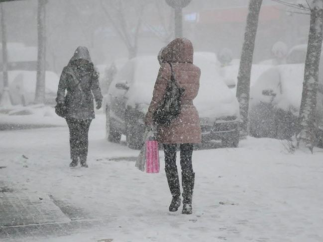İstanbul'a kar göründü! Daha da artacak... Meteoroloji'den hava durumu flaş uyarı!
