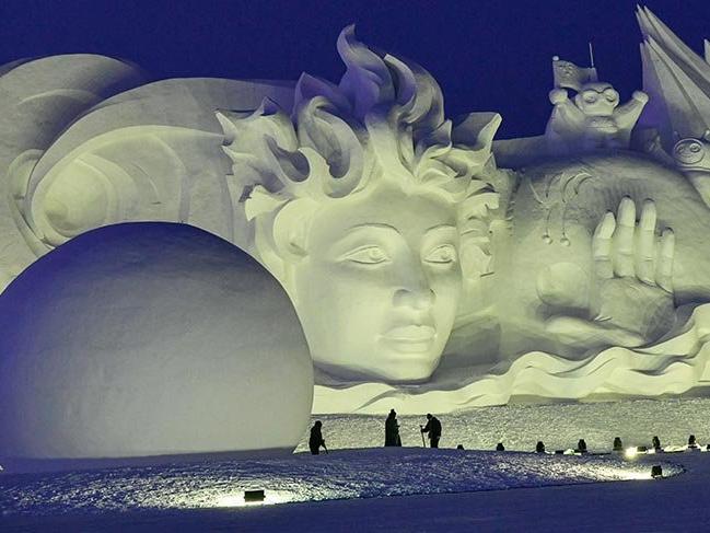 Kar festivalinin 106 metrelik dev heykeli