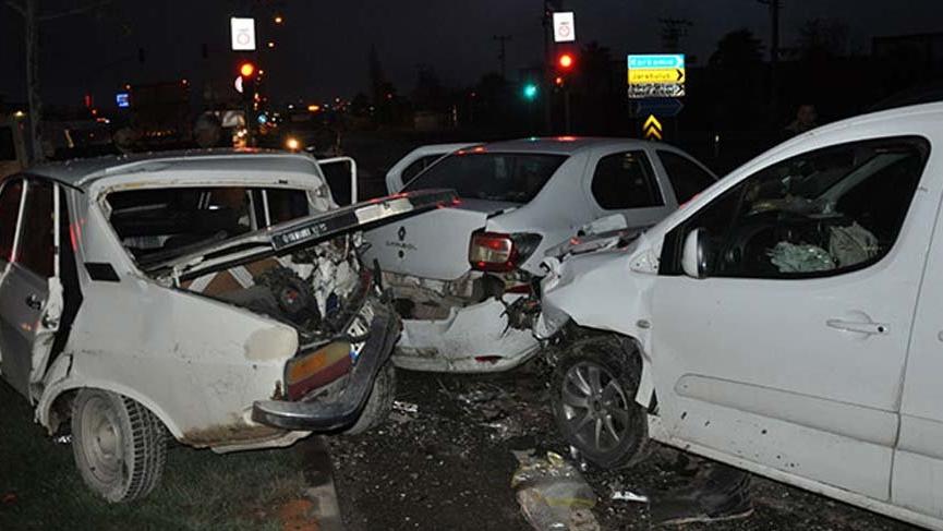 5 araç birbirine girdi! Yaralılar var...