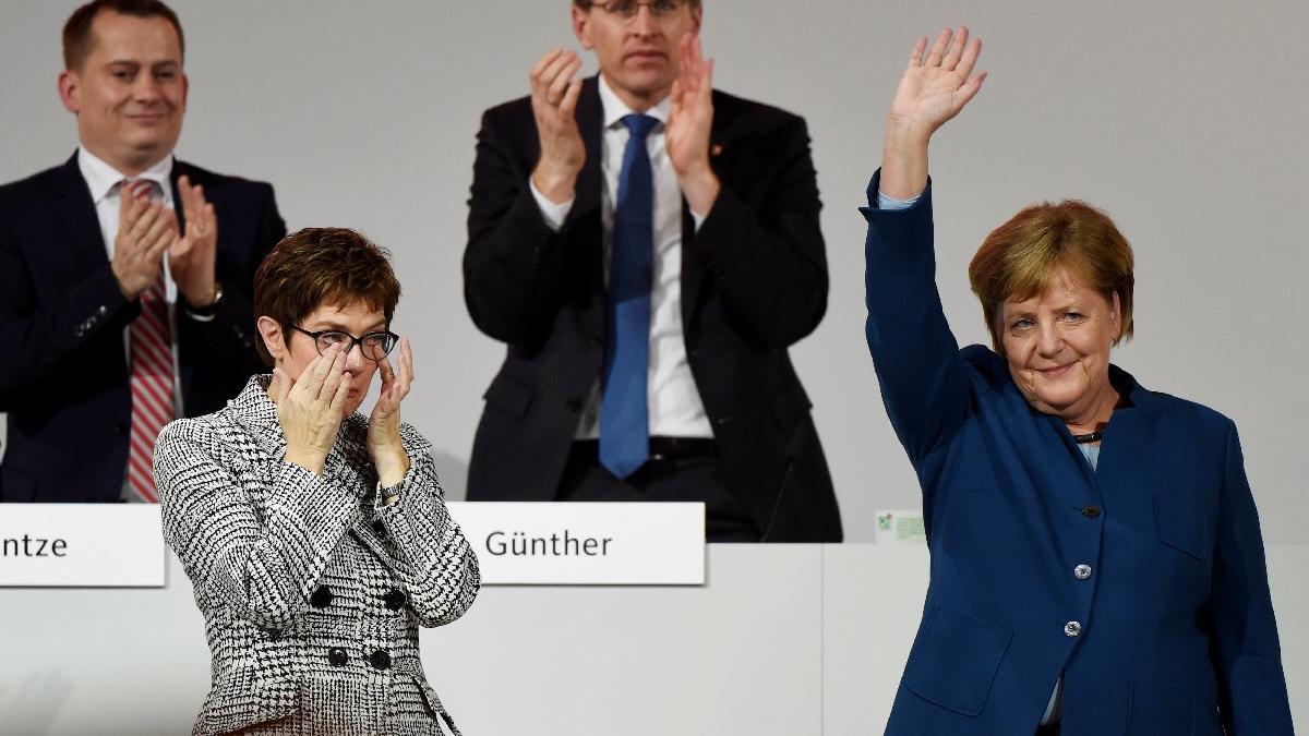 Merkel'den 18 yıl sonra veda! Halefi gözyaşlarına boğuldu